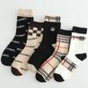 Meias leves de luxo masculinas de cano médio outono e inverno maré marca Joker alto valor de cor rufião bonito estudantes desodorante preto meias longas de algodão atacado