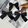 En Stock Negro Versátil Broche de Lazo Decoración Hecho a Mano Desmontable Accesorio para Abrigo Broche con Flor de Cinta
