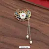Broche com Pingente de Corrente, Alto Padrão, Luxo Leve, Moda Europeia e Americana, Acessório de Terno Mais Vendido, Broche Simples e Único, Atacado