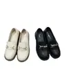 Populares zapatos de mujer de cuero suave, nuevo estilo otoño 2026, zapatos planos casuales elegantes antideslizantes para madres de mediana edad
