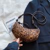 Bolsa Vintage Feminina de Grande Capacidade 2024 Novo Outono e Inverno Design de Nicho Casual Ombro Único Crossbody Bolsa Commuter Dumpling Bag