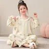 Pijama dulce para niñas para primavera y otoño, de manga larga, fino, algodón puro, gasa de algodón de doble capa, estilo de dibujos animados, para niñas, adecuado para niños mayores, ropa de casa