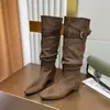 Estilo Coreano 2026 Invierno Hebilla de Cinturón Nueva Botas Apiladas Punta Cuadrada de Moda Tacón de Cuña que Aumenta la Altura Interior Botas Altas Versátiles de Caña Larga para Mujer