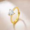 Anel de noivado clássico bestseller transfronteiriço em formato de coração com diamante artificial de alto carbono lapidação princesa de 1 quilate, banhado a ouro 18K, estilo europeu e americano, para mulheres