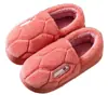 Pantuflas de algodón para mujer con forro polar y grosor extra para otoño e invierno, adecuadas para uso en casa y en interiores, 2025, para personas mayores, antideslizantes, cálidas y con talón cerrado.