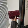 Bolso Pequeño Cuadrado de Moda Texturizado de Nicho para Mujer Verano 2026 Elegante de Temperamento Correa de Cuero para Hombro Cruzado Bolso Pequeño Cuadrado