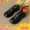 Mocasines de cuero retro universitarios de suela gruesa con grulla de almohada blanca, nuevo estilo versátil para primavera y otoño 2026, con falda slip-on, estilo británico