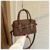 Bolso tipo Boston de diseño de nicho popular transfronterizo para mujer, estilo de viajero, nuevo bolso de hombro cruzado esmerilado otoño e invierno 2026
