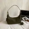 Bolsa Casual de Nicho Retrô 2025 Nova Outono e Inverno Nova Bolsa Transversal de Alta Aparência Feminina para Ombro e Axila