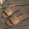 Sandalias planas de verano 2025 de estilo europeo y americano con punta cuadrada y pedrería para uso exterior, sandalias casuales de playa de talla grande para mujer, talla 43