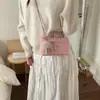 Bolsa Caja de Maquillaje Vintage, Bolsa Pequeña con Acabado Texturizado, Cadena Acolchada Estilo Chanel, Bolso de Hombro y Cruzado de Lujo Ligero para Mujer