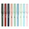 Venta al por mayor de bolígrafos color Macaron Morandi estudiantes para practicar con punta electrónica EF postura afilada cartucho de tinta bolígrafo de tinta caligrafía