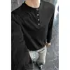 Camiseta de Manga Larga Henley Blanca cleanfiS para Hombre Otoño Estilo Hong Kong Ins Atuendo Sencillo Top de Peso Pesado Talla Grande