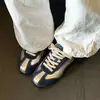 Versión de piel de vaca altura interior aumentada Zapatos de entrenamiento alemanes para mujer suela blanda retro estilo ins suela fina zapatos de un solo color casual Argan zapatos deportivos para mujer