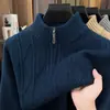 Suéter grueso de punto trenzado con cremallera y cuello alto para hombre, nueva prenda de punto cálida casual de invierno para hombres jóvenes y de mediana edad