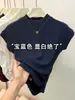 Camiseta feminina de manga curta, gola semi-alta, cor sólida, macia e elástica, novo estilo para primavera e outono de 2026, elegante e modeladora