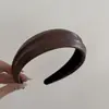 Faixa de Cabeça de Veludo Simples e Elegante de Aba Larga para Mulheres, Nova Faixa de Cabelo Primavera e Outono 2025, Faz o Rosto Parecer Menor, Acessório de Cabelo Antiderrapante