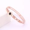 Pulseira transfronteiriça de joalheria quente oca com diamantes em aço titânio, algarismos romanos, ouro rosa, joalheria de aço inoxidável para mulheres, atacado