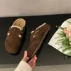 Sapatos femininos super populares estilo Birkenstock com sola macia, nova coleção de outono, de calçar, bico fechado, design de meio chinelo, adequados para uso externo, confortáveis para gestantes