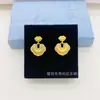 Auspiciosos y Deseosos Pendientes de Estilo Chino Nuevo con Incrustaciones de Diamantes, Cepillados, Nube Auspiciosa, Cierre de Candado Dorado, Estilo Antiguo, Exquisitos, de Gama Alta, Pendientes de Cierre de Seguridad