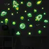 Br-Yg030Q Luminoso Nuevo Nave Espacial Alienígena Planeta Anime Autoadhesivo Decorativo para Habitación Infantil Pegatina de Pared