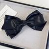 Horquilla para el pelo con lazo en la parte posterior de cuero suave de alta calidad de estilo coreano, elegante pinza para el pelo con resorte de media anilla, pinza para cola de caballo