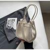 Bolsa de design de nicho feminina 2024 novas bolsas da moda estilo ocidental de alta qualidade bolsa de ombro com textura bolsa de balde portátil
