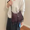 Bolsa Feminina de Veludo Camurçado Fosco Estilo Retrô 2026 Outono/Inverno Nova Versátil Bolsa Transversal Bolsa Bohemian com Franjas
