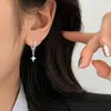 Pendientes de estrella asimétrica de cuatro puntas, pendientes de lujo ligero de alta gama, joyería de venta caliente 2026, pendientes de aro con estrella y cruz de cuerda de cáñamo