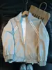 Chaqueta retro americana de rayas con cuello mao, moderna de otoño para hombre, elegante, de corte holgado, casual, versátil y de alta calidad, prenda de abrigo para parejas