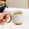 Taza de café de lujo ligera a rayas, taza de agua de cerámica sencilla, taza para parejas, taza creativa para el té de la tarde en la oficina.