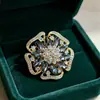 Broche Borboleta Colorida Diamante Retro Luxo Leve Liga de Ouro Pinos Cravejados de Strass para Suéteres Casacos Femininos Broche de Inseto Versátil