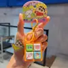 Kusano Shin-chan Creativo Descompresión Cuatro Cuadrículas Botón Aoi Adai Saemon Llavero Colgante Encanto para Bolso