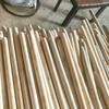 En stock suministro varilla de fregona varilla de escoba 1,2 metros más estilo palo de madera pintura varilla de madera varilla de madera de plástico