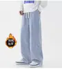 Venta al por mayor de fábrica de jeans forrados de felpa, nuevos para hombre, corte holgado, pierna recta, color claro, pierna ancha, pantalones largos, estilo otoño/invierno, algodón