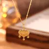 Novo Colar com Pingente de Sino de Fechadura de Segurança Dourado Estilo Chinês com Borla para Mulheres, Design de Nicho, Exquisito e Elegante, Corrente de Clavícula da Moda