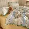 Conjunto de cama de quatro peças em gaze dupla, novo modelo 2026, lençol de cama, roupa de cama, capa de edredom, conjunto de três peças para cama de dormitório, adequado para todas as estações