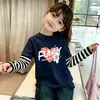 Camiseta de manga larga de algodón puro para niña 2026 primavera y otoño nueva con estampado de dibujos animados lindos cuello redondo patchwork a rayas top