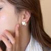 Pendientes de aguja de plata 925, dulces pendientes de perlas de amor blancas cepilladas, un exquisito dulce y pequeño viento fragante para mujer.