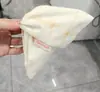 Clip de Garra Triángulo Etiqueta Dorada Retro Otoño Invierno para Niñas Versátil Temperamento Concha Tiburón Clip para Parte Trasera de la Cabeza Moño Pasador Accesorios para el Cabello