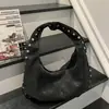 Bolso de mano de nicho con tachuelas estilo coreano transfronterizo para mujer 2026, bolso de hombro de gran capacidad para el uso diario, bolso de axila