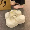 Sandálias Estilosas de Calçar com um Toque Francês, Novo Modelo com Strass, Solado Grosso, Adequadas para Combinar com Vestidos, Tendência 2026