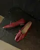 Suministro directo de fábrica: Zapatos de mujer vintage con punta cuadrada, cordones y escote pronunciado, nuevo estilo otoño 2026, zapatos de cuero plisados de tacón bajo