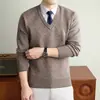 Novo Suéter de Malha Masculino com Gola V Cardigã Casual de Negócios Malha Grossa com Botões de Madeira para Calor de Outono e Inverno