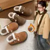 Sapatos de Algodão Masculinos e Infantis 2026 Inverno Novo Estilo Coreano Sapatos de Algodão Quentes Sapatos Birkenstock Retrô com Plus Veludo Sapatos de Algodão de Segunda Camada para Crianças Atacado