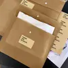 Novas sacolas de compras ecológicas em TNT estilo envelope marrom para lojas de roupas femininas, podem ser impressas com logotipos, atacado