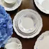 Platos de cerámica retro estilo francés con encaje floral azul, tazas y platillos de cerámica, platos de postre, platos de ensalada, platos llanos, platos hondos, platos ovalados