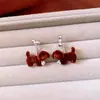 Brincos Pingente de Cachorro em Veludo com Zircônia Agulha de Prata Outono e Inverno Luxo Leve Brincos de Alta Qualidade Brincos Versáteis de Desenho Animado para Mulheres Estilo de Nicho