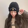 Nuevo Gorro de Punto Bordado con Letras para Otoño e Invierno para Mujer, Cálido para Exteriores, Ocio, Ciclismo, Gorro de Lana, Venta al por Mayor