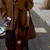 Bolsa Tote Retrô de Design Exclusivo para Mulheres 2025 Novo Estilo Fashionável Grande Capacidade Bolsa Transversal Bolsa de Ombro Casual